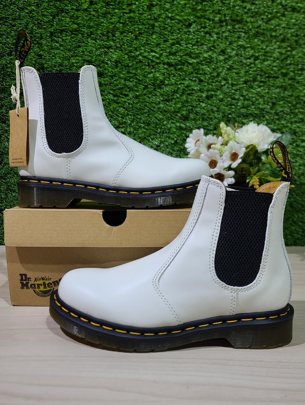 Dr. Martens 2976 YS Smooth Leather Chelsea Boots - White / US Women's 6 NEW